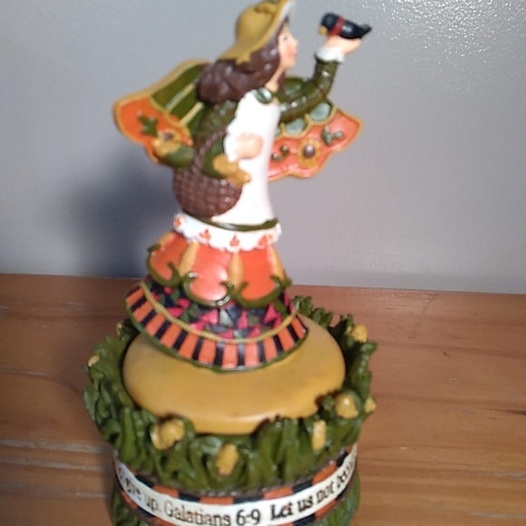 Faith at Home 2007 Harvest Angel Box Galatians 6:9 - Picture 2 of 11